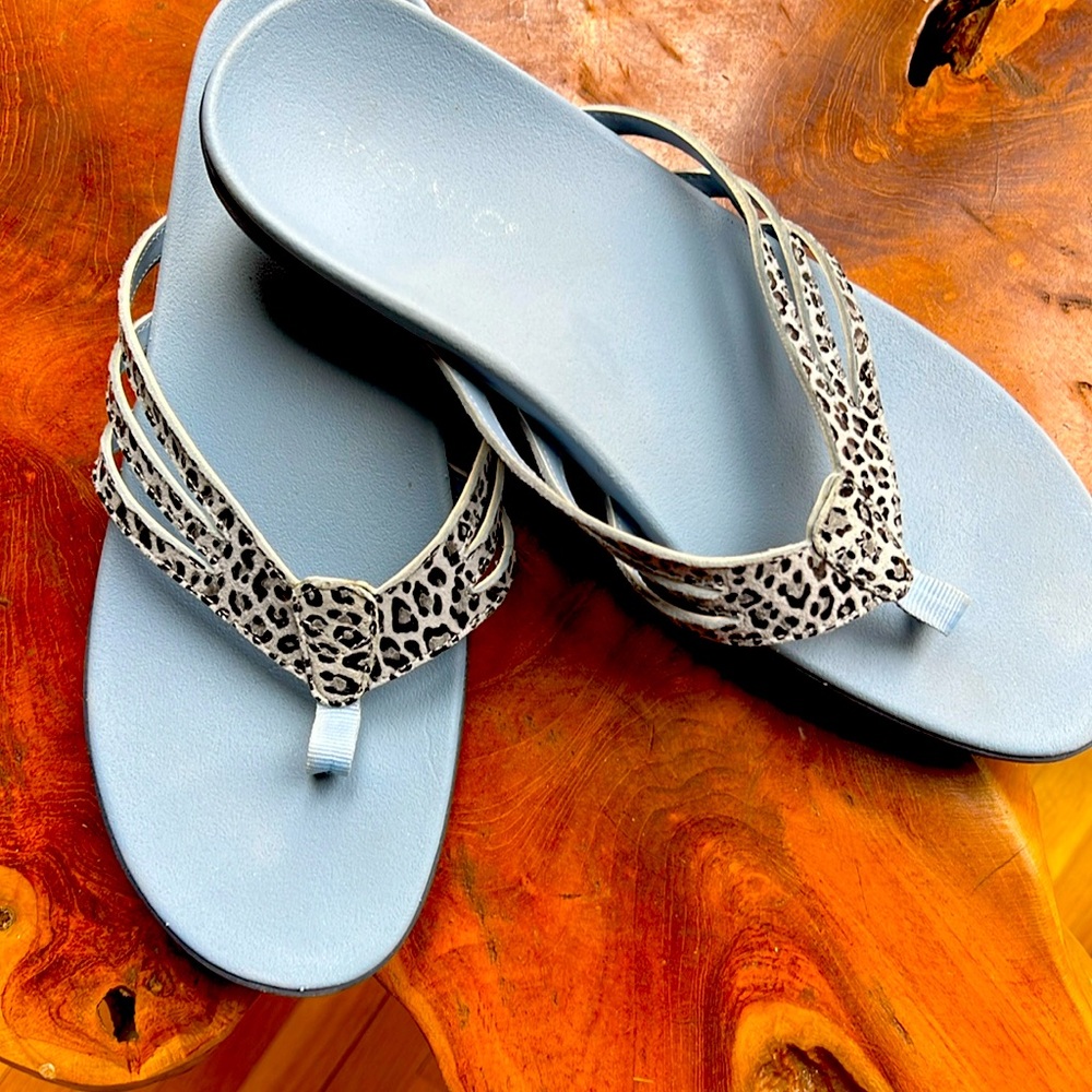 Vionic Women's MIrage Alta Toe Post Sandal 9.5 Blue EUC